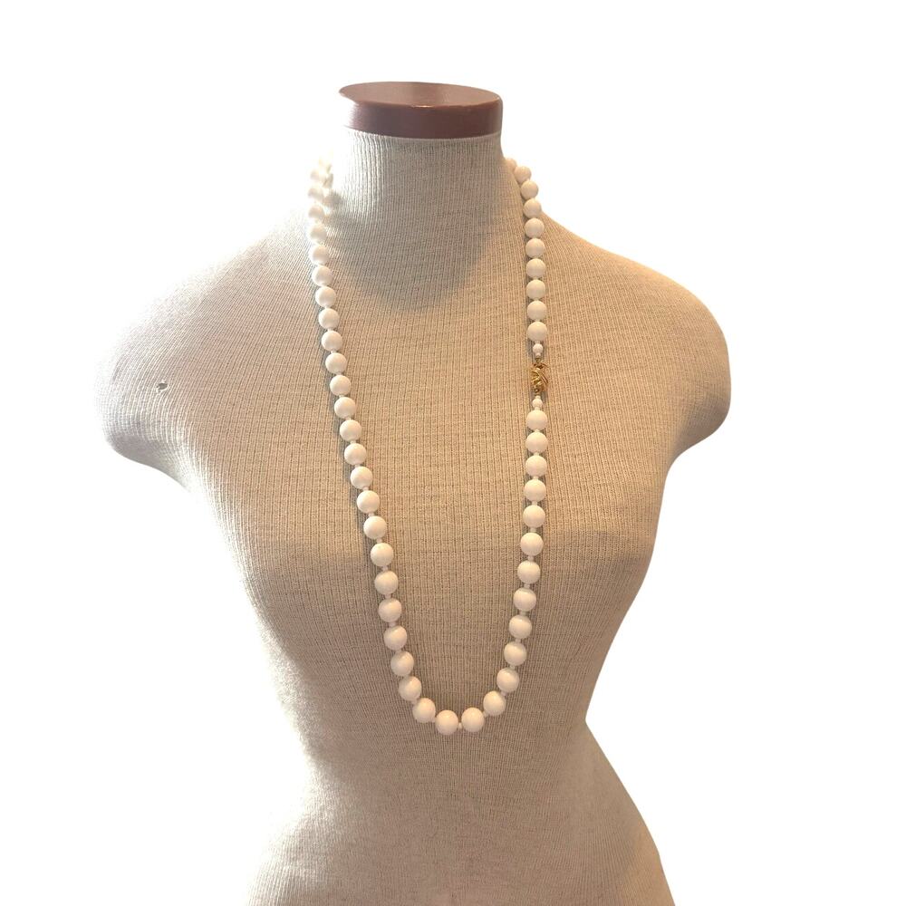 Large Vintage Chunky faux pearl beaded necklace length 32 inches